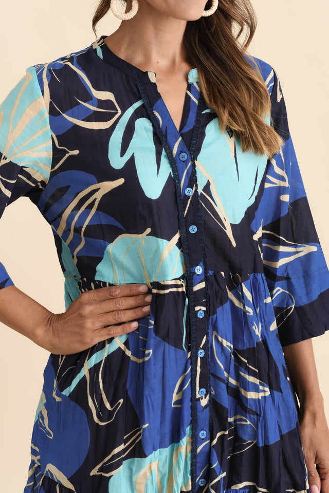 alt text|model:Cara image 5