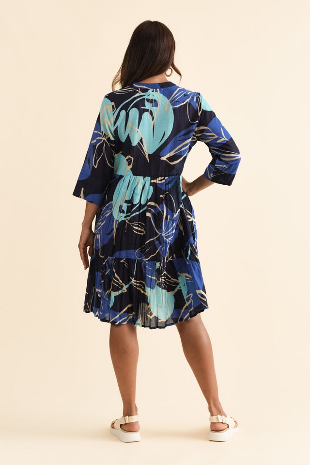 alt text|model:Cara image 4