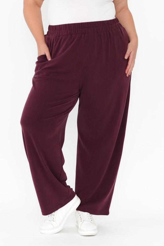 alt text|model:Caitlin image 8