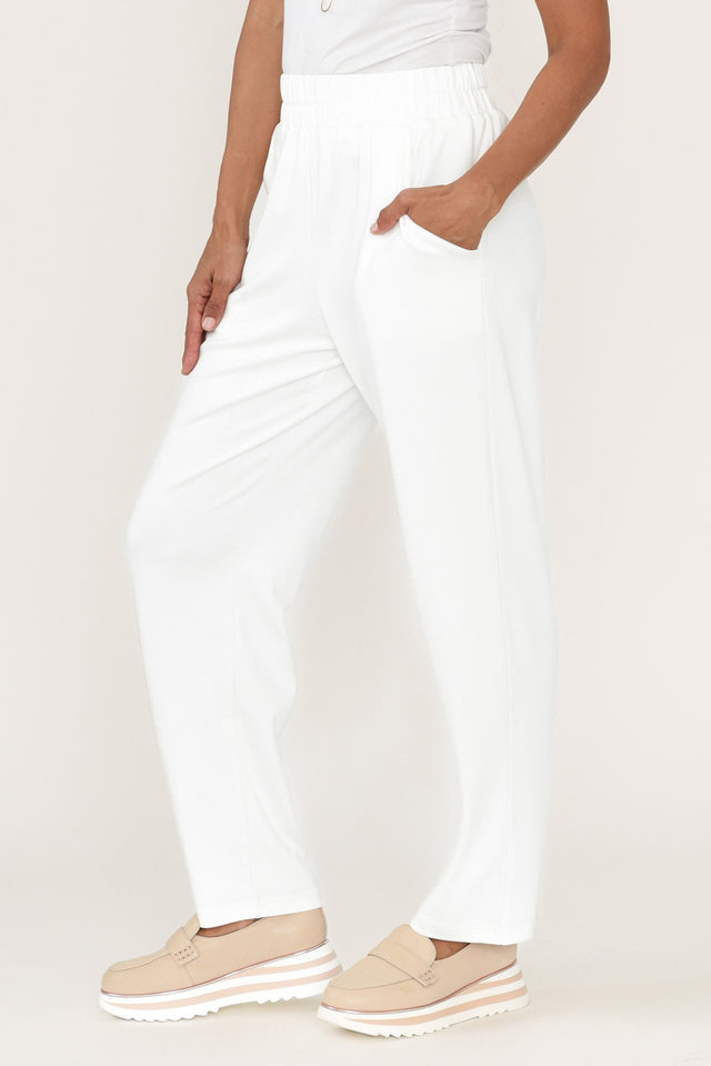 alt text|model:Cara image 5