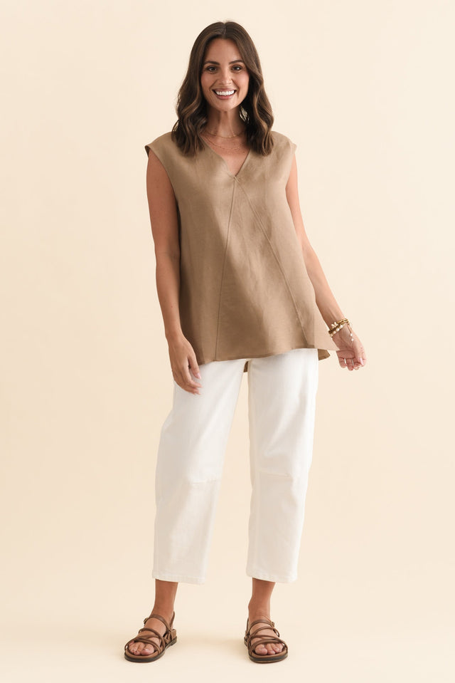 Roxie Mocha Linen Blend V Neck Tank,Brunette model,alt text|model:MJ image 3
