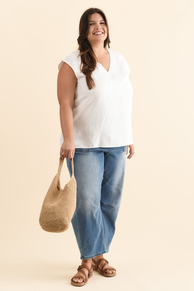 Roxie White Linen Blend V Neck Tank,Brunette model,alt text|model:Gabby image 10