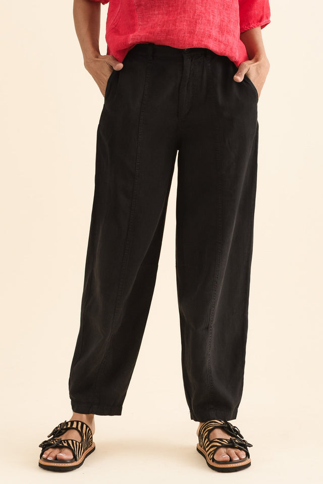 Roy Black Linen Blend Pocket Pants,Front,Brunette model,alt text|model:Cara image 1