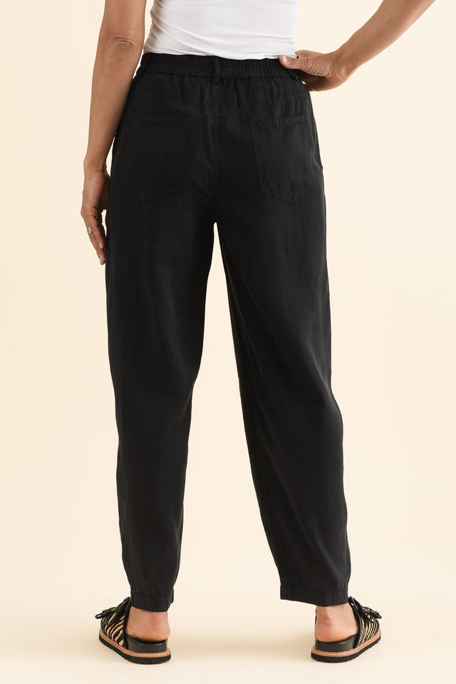 Roy Black Linen Blend Pocket Pants,Back,Brunette model,alt text|model:Cara image 4