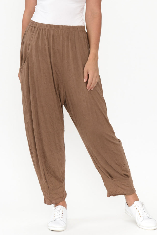 Rylee Brown Crinkle Cotton Pants length_Full rise_Mid print_Plain colour_Brown PANTS   alt text|model:Valeria;wearing:S/M image 1