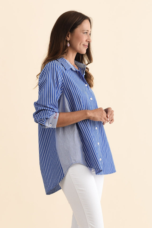 alt text|model:Cara image 3