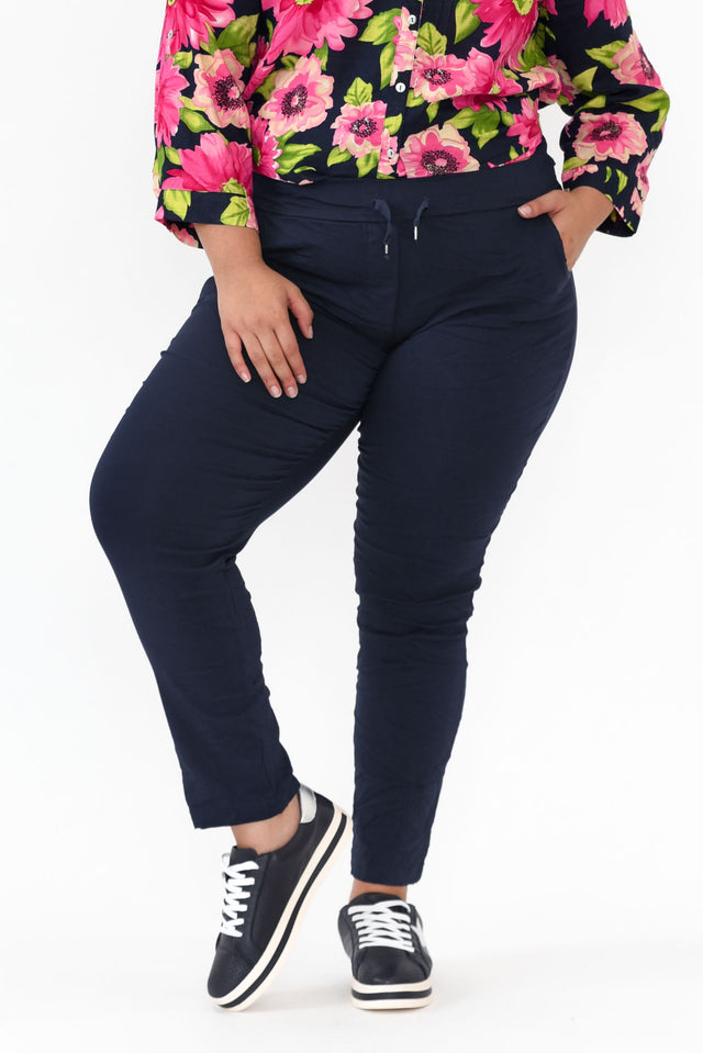 plus-size,curve-bottoms,plus-size-pants alt text|model:Maiana;wearing:XXL image 6