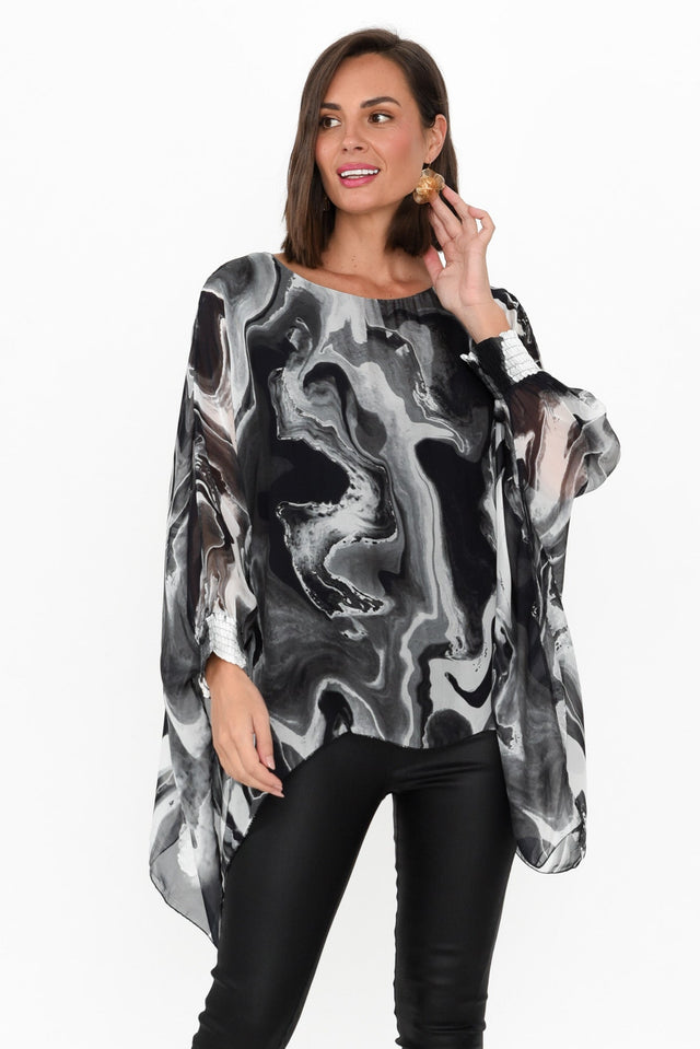 Sashia Black Swirl Silk Layer Top neckline_Boat print_Abstract sleevetype_Batwing length_Hip sleeve_Long TOPS   alt text|model:MJ;wearing:One Size