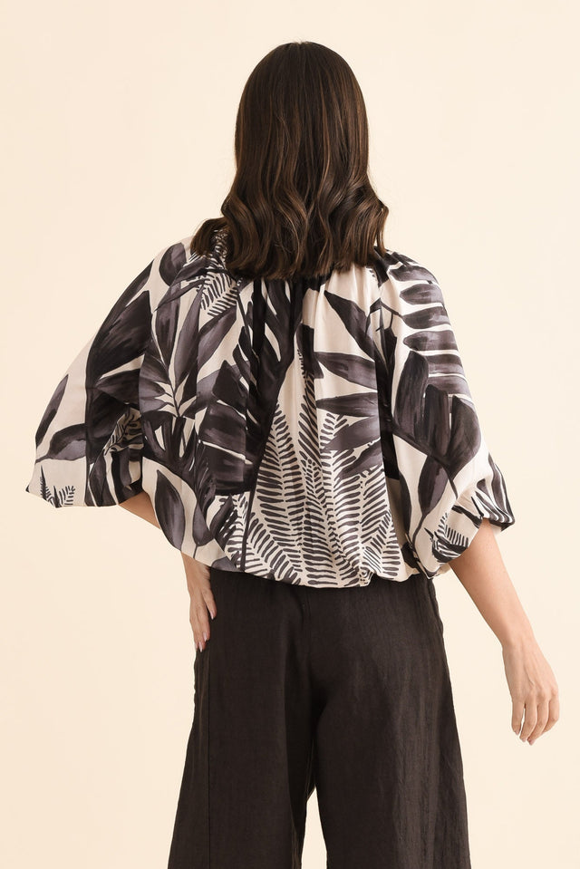 Season Grey Palm Top,Back,Brunette model,alt text|model:MJ image 4