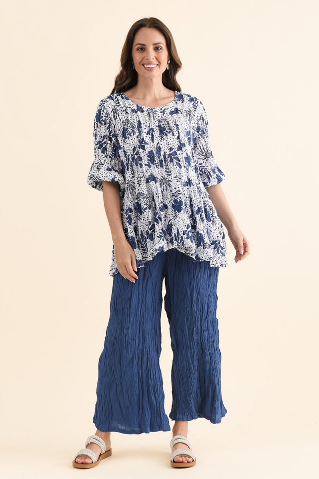 Selma Blue Garden Crinkle Cotton Top,Full Body,Brunette model,alt text|model:MJ image 6