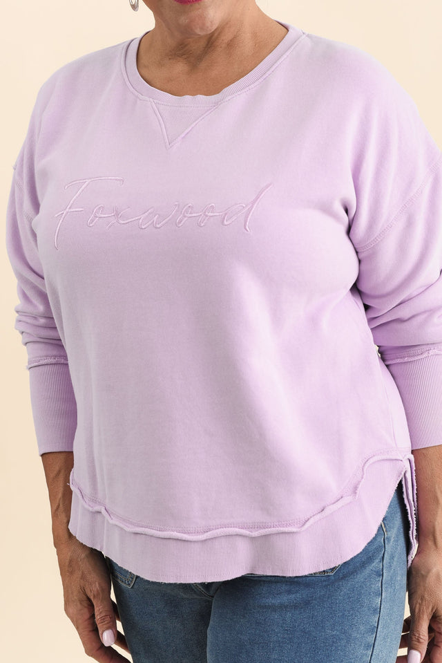 Signature Lilac Cotton Creweck Sweatshirt,Detail,Brunette model,alt text|model:Pilita image 5