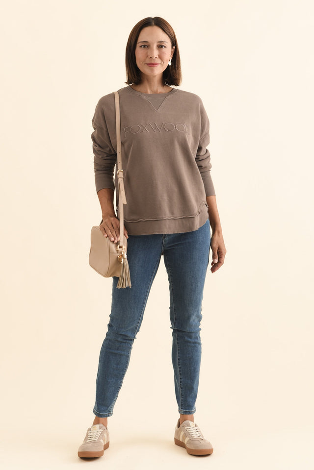 Simplified Brown Cotton Crewneck Sweatshirt,Brunette model,alt text|model:Cara image 3