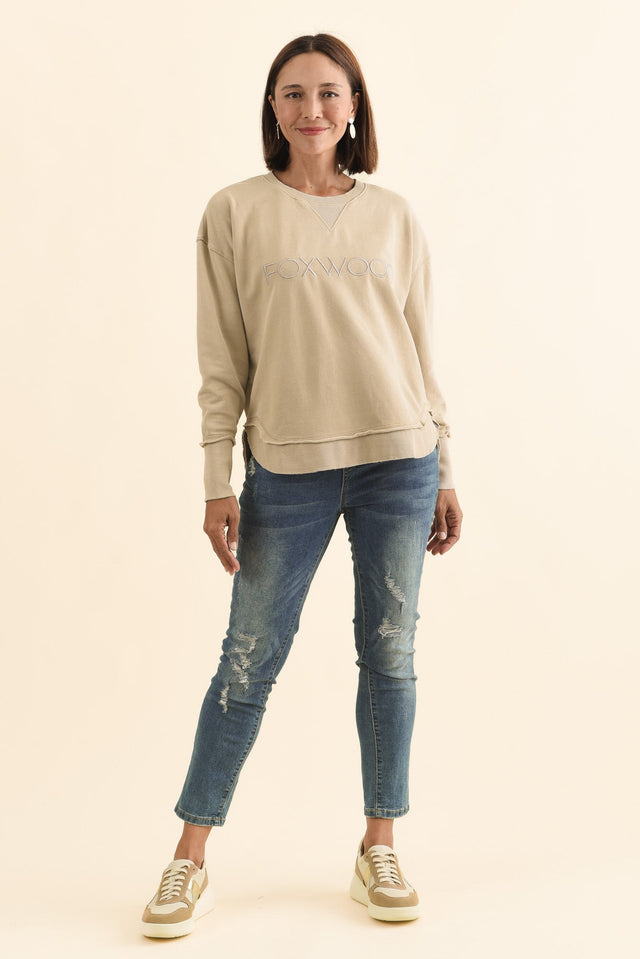 Simplified Oat Cotton Crewneck Sweatshirt,Brunette model,alt text|model:Cara image 3