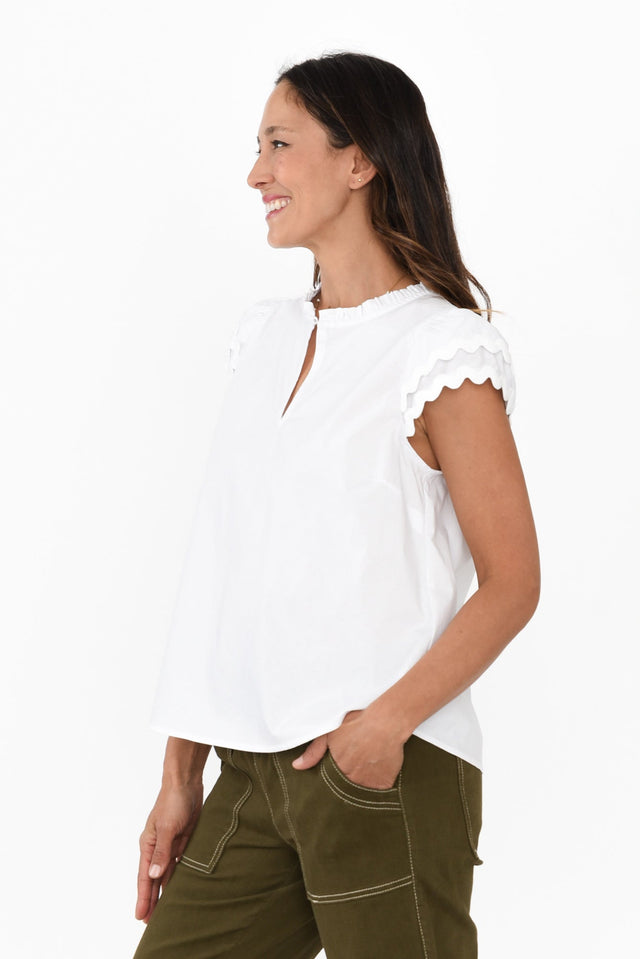 alt text|model:Cara image 4