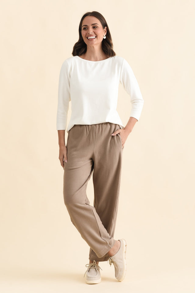 Souffle-Touch Beige Barrel Sweatpants,Brunette model,alt text|model:MJ image 7