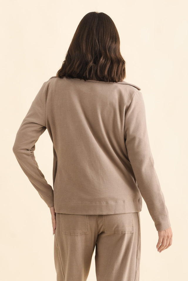 Souffle-Touch Beige Zip Jacket,Brunette model,alt text|model:MJ image 5