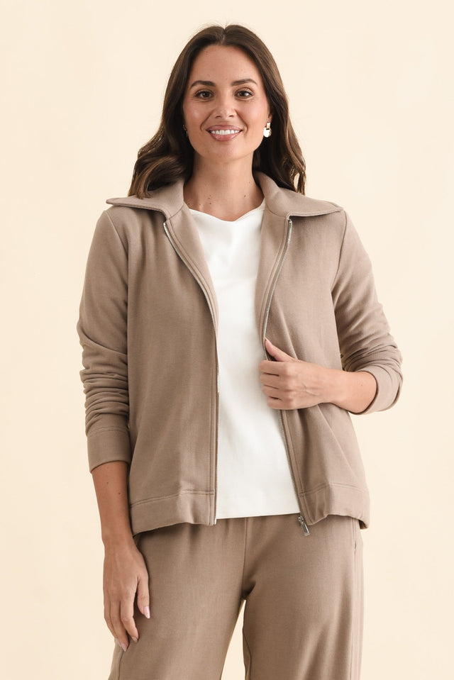 Souffle-Touch Beige Zip Jacket,Brunette model,alt text|model:MJ image 2