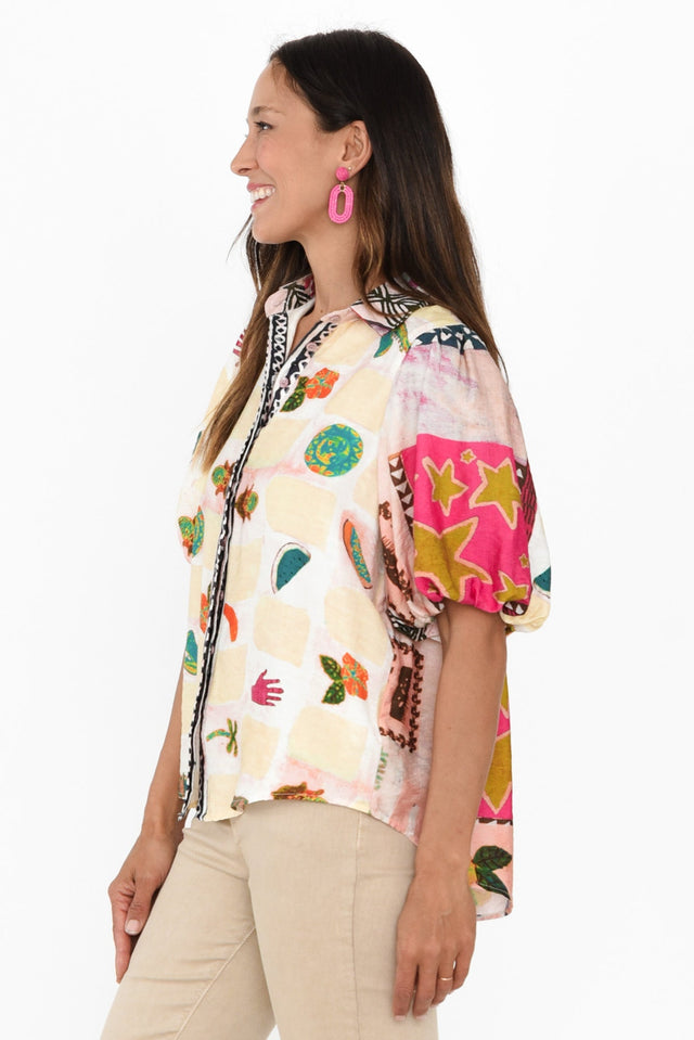 alt text|model:Cara image 4