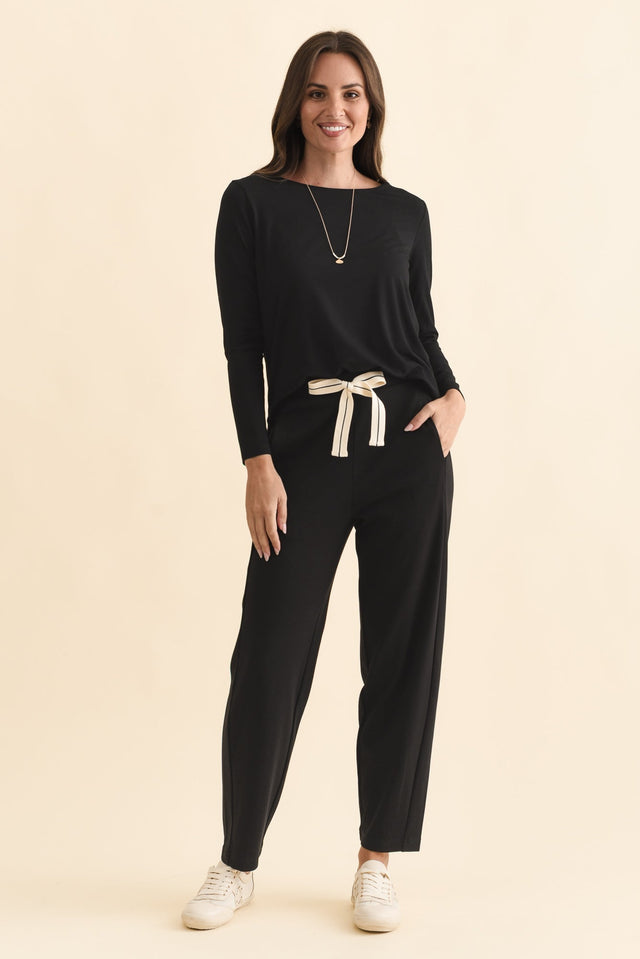 Tenille Black Cotton Barrel Pants,Brunette model,alt text|model:MJ image 7