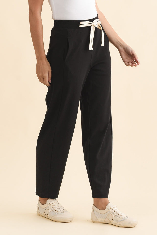 Tenille Black Cotton Barrel Pants,Brunette model,alt text|model:MJ image 4