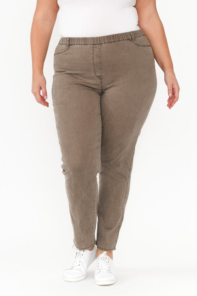 plus-size,curve-bottoms,plus-size-pants,plus-size-jeans,alt text|model:Caitlin;wearing:AU 18 / US 14