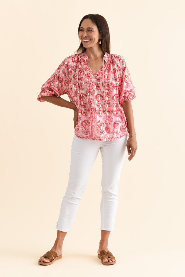 alt text|model:Cara image 7