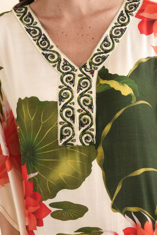 Thomas Green Flower Kaftan,Detail,Brunette model,alt text|model:MJ image 5