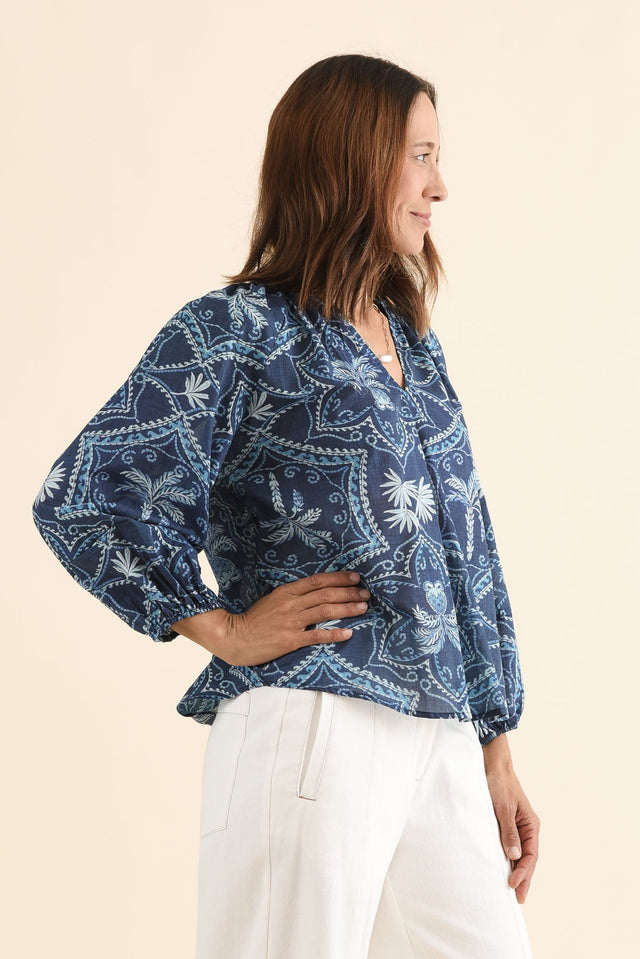 Timon Blue Palm Cotton Top,Side,Brunette model,alt text|model:Cara image 3