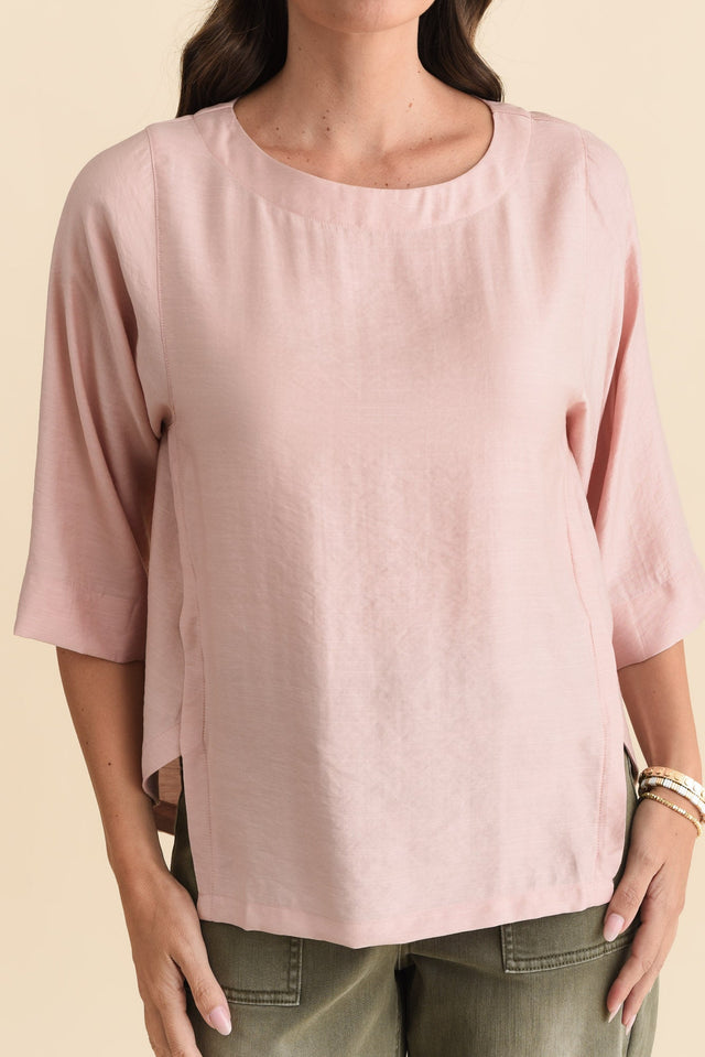 Tommy Blush Side Split Top,Brunette model,alt text|model:MJ image 6