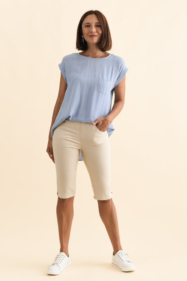 alt text|model:Cara image 2