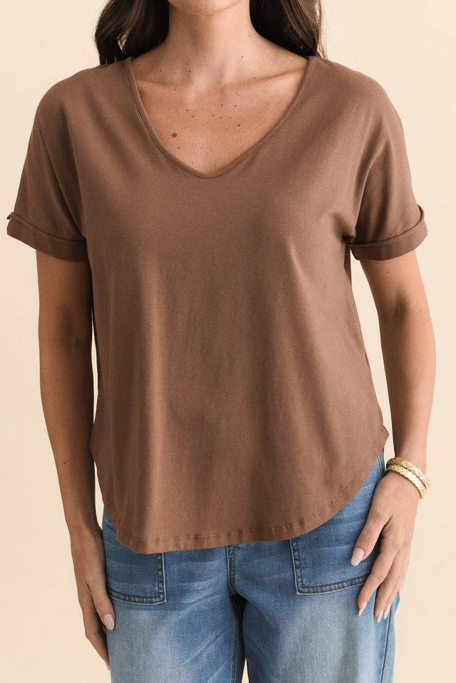 Toronto Chocolate Cotton Tee,Brunette model,alt text|model:MJ image 7