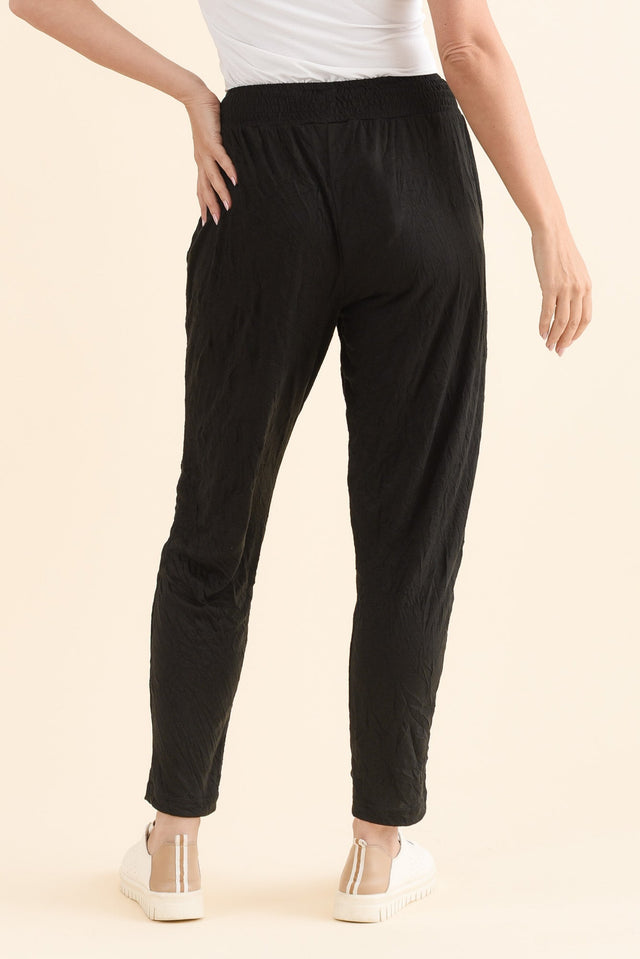 Travel No-Iron Black Cropped Pants,Back,Brunette model,alt text|model:MJ image 4