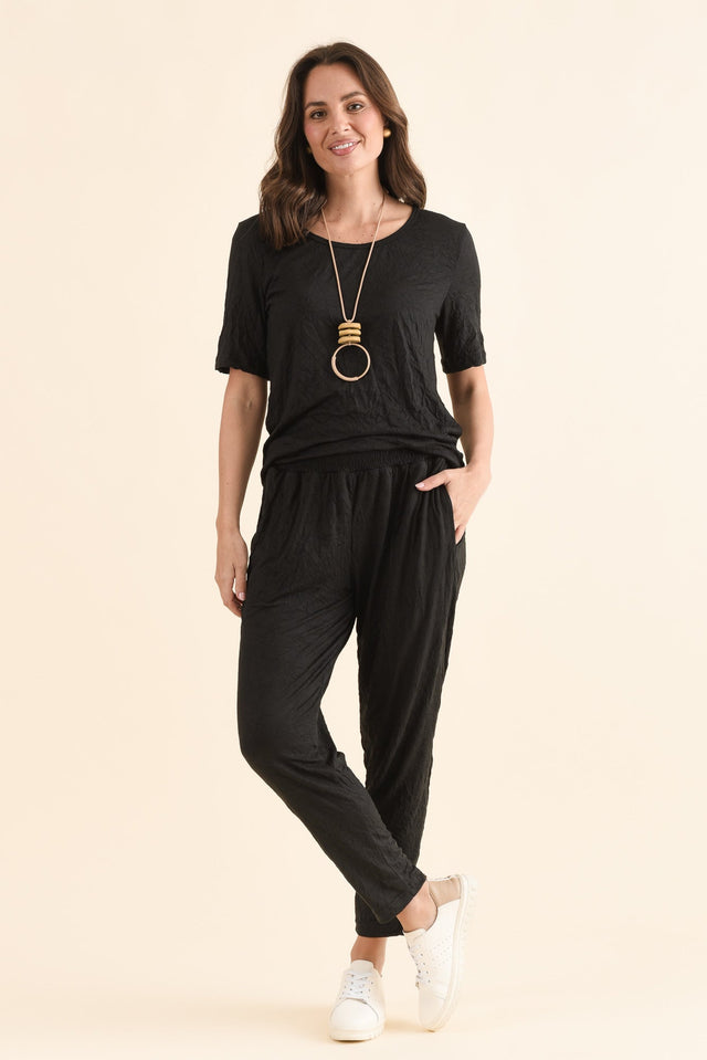 Travel No-Iron Black Cropped Pants,Full Body,Brunette model,alt text|model:MJ image 6