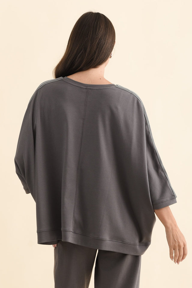 Valeria Grey Cotton Oversized Tee,Brunette model,alt text|model:MJ image 5