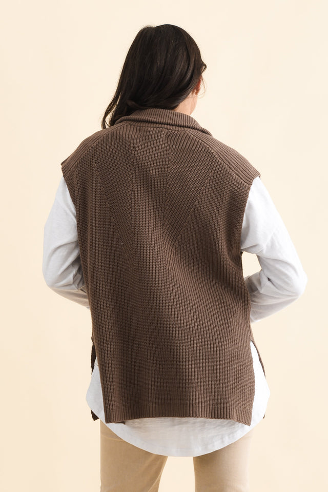 alt text|model:Brontie image 4