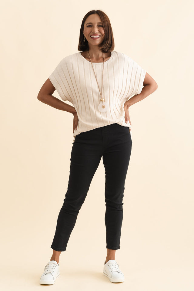 alt text|model:Cara image 3