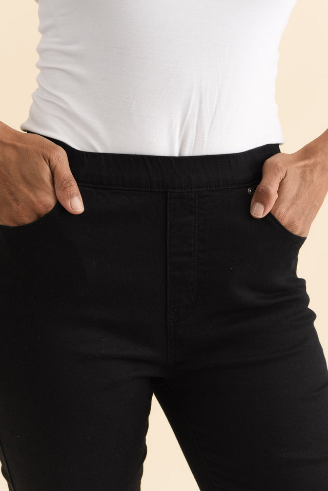 alt text|model:Cara image 7