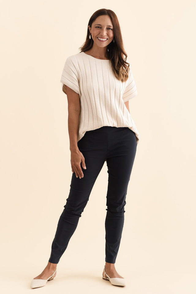 alt text|model:Cara image 4