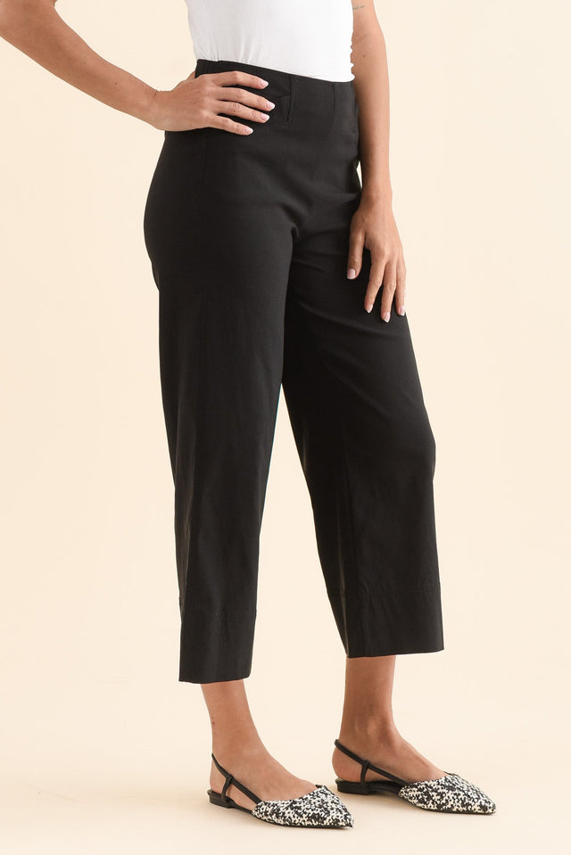Zaro Black Wide Leg Pants,Side,Brunette model,alt text|model:Brontie image 3