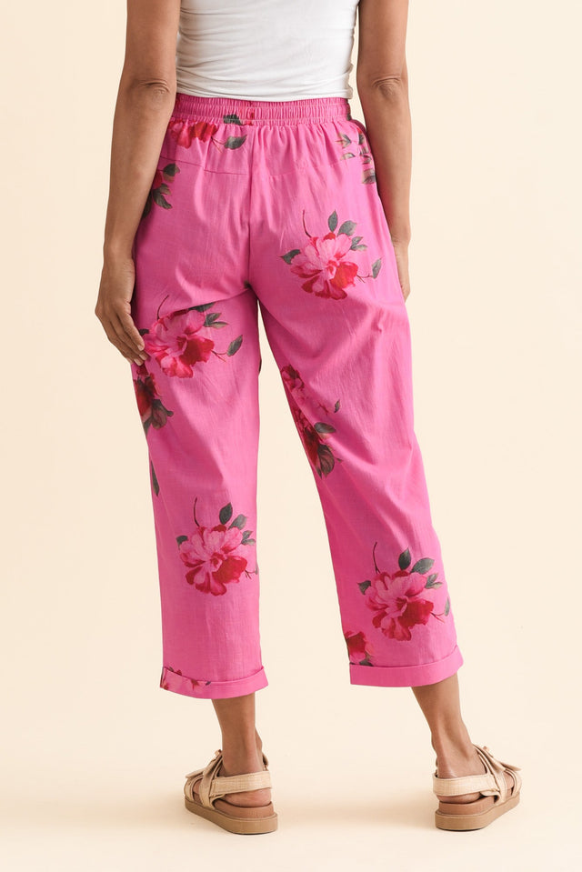 alt text|model:Cara image 4