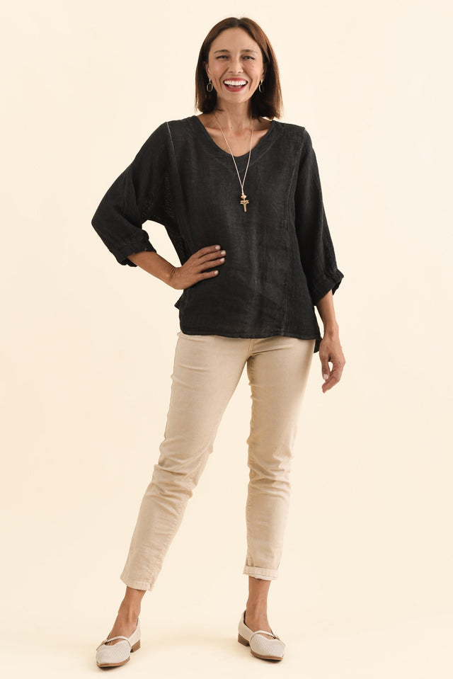 alt text|model:Cara image 2