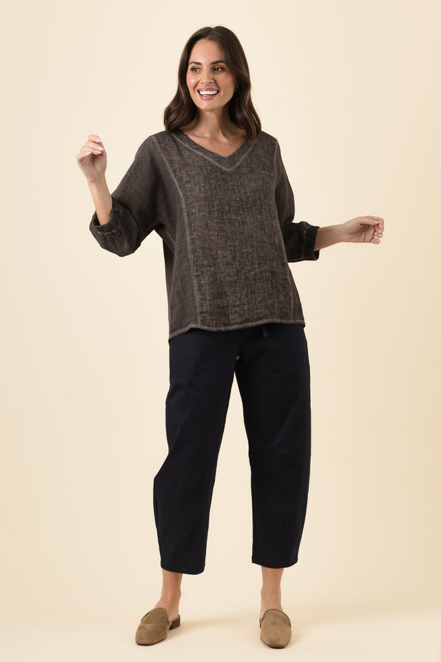 Ziola Mocha Linen Cotton Top,Brunette model,alt text|model:MJ image 6
