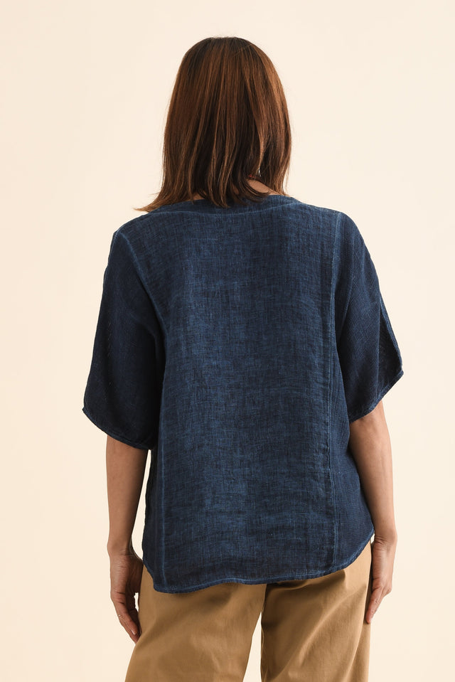 Ziola Navy Linen Cotton Top,Back,Brunette model,alt text|model:Cara image 4
