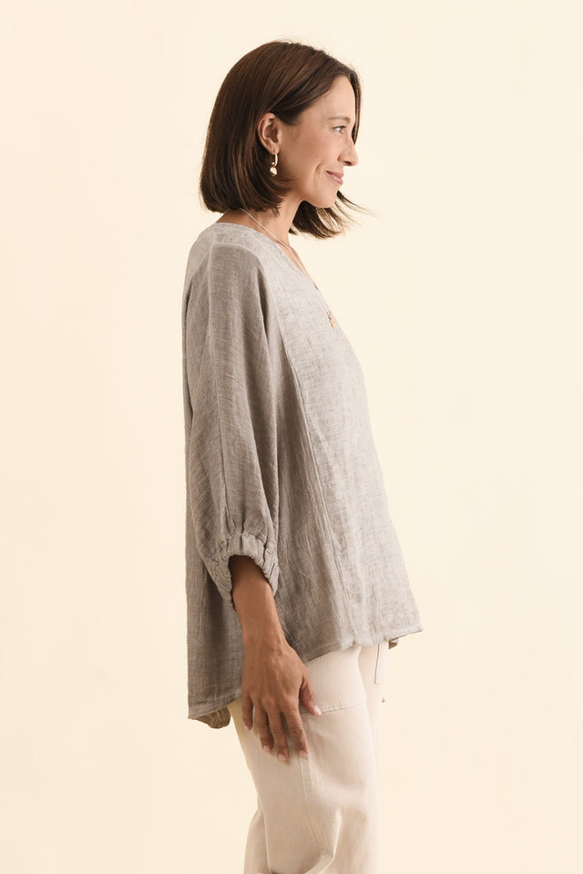 Ziola Taupe Linen Cotton Top,Brunette model,alt text|model:Cara image 4