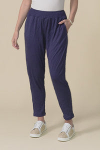 Travel No-Iron Navy Cropped Pants,video