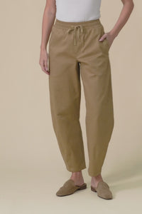 Andy Camel Cotton Barrel Pants,Video