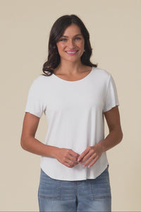 Janis White Bamboo Tee,Brunette model,alt text|model:Pilita